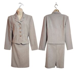 Vintage 90s Spago Floral Embroidery Button Front Blazer Straight Skirt Suit Grey
